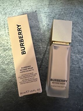 Burberry Beyond Wear Perfecting Matte Foundation – 30 Light Warm